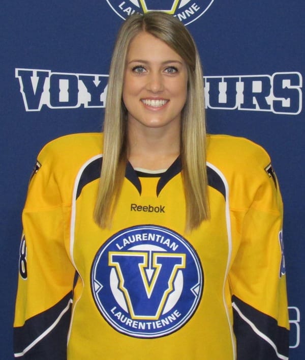 University women win hockey silver post image