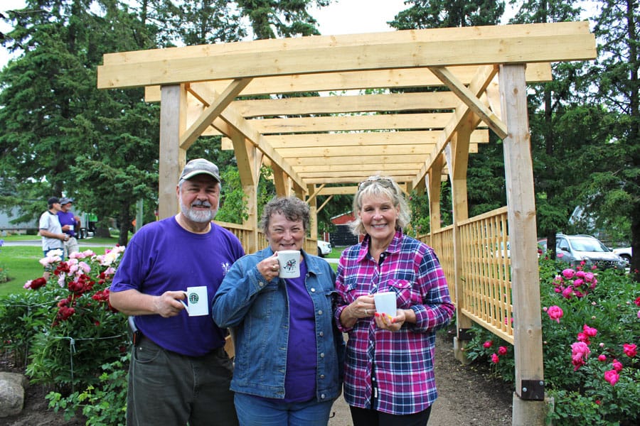 Fergus Horticultural Society hosted coffee in Terry Fox Park post image