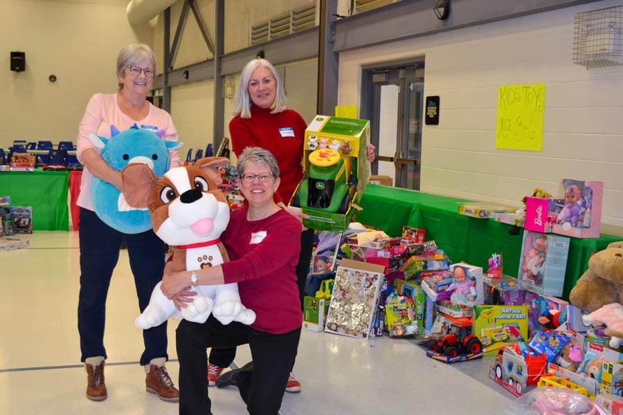 Centre Wellington Food Bank hosted annual Christmas hamper days at Fergus sportsplex post image