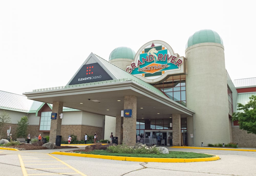 Slot machines singing once again over thunder of hooves at Elora casino, raceway post image