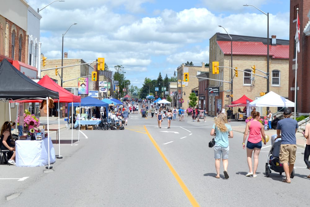 Sidewalk Saturday draws crowd to Mount Forest post image