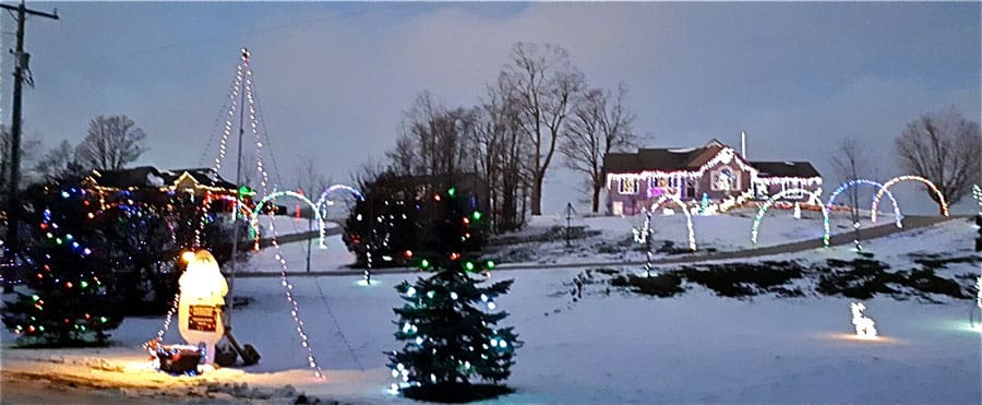 Henderson family's synchronized light show is free but accepting donations post image