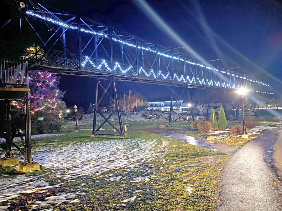 Palmerston Lions Heritage Park pedestrian bridge is lit up for the holidays post image