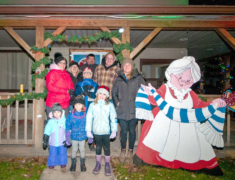 Santa makes parade stop in Drayton post image