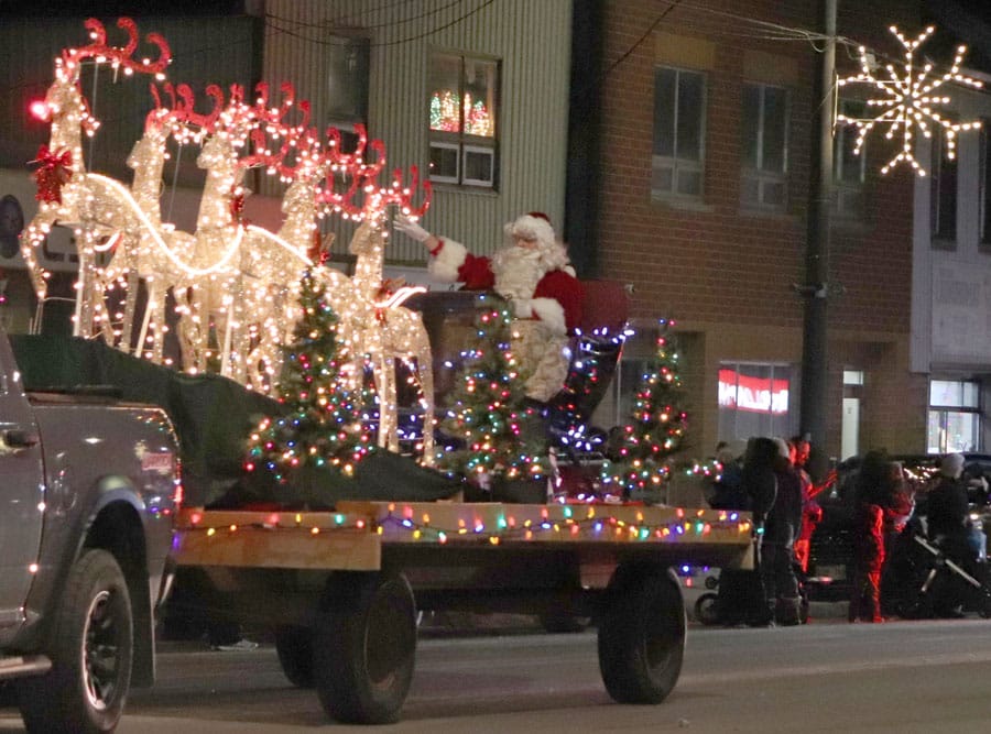 A Tropical Christmas warmed up Arthur's Christmas parade post image