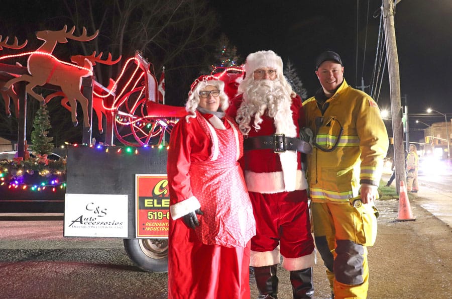 Drayton's Christmas parade welcomed Santa and Mrs. Claus to town post image