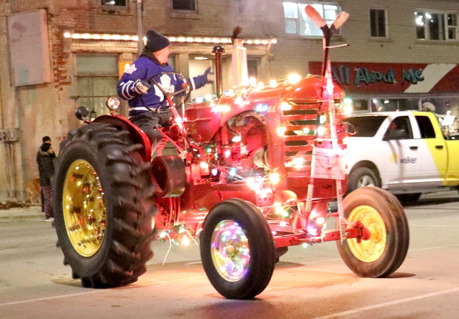 Santa Claus parade brings Hockey Night to Arthur post image
