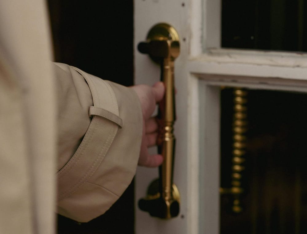 People claiming to work with Red Cross try to enter Fergus homes: residents post image