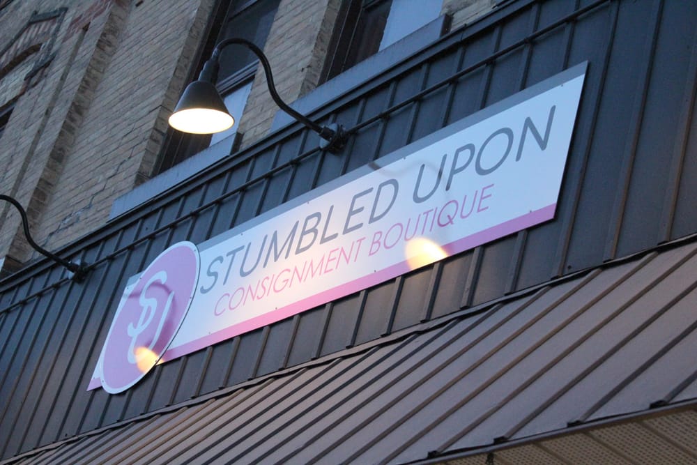 Local consignment store organizes shoe clinic for St. Mary’s students post image