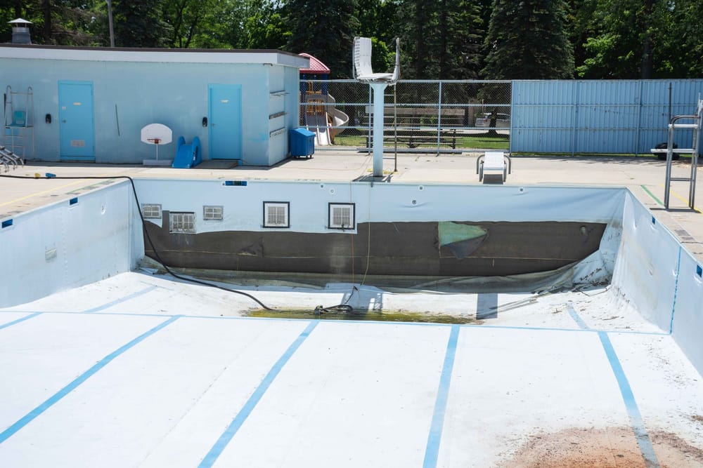 Township awards contract to demolish Mount Forest pool post image