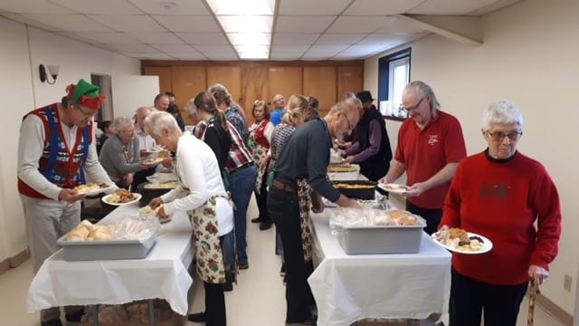 Anderson family tackles Christmas isolation with annual community dinner post image
