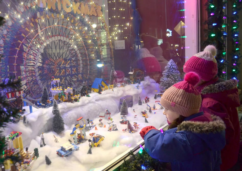 Annual Window Wonderland took over downtown Erin