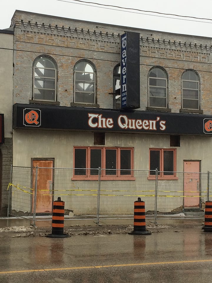 No one injured, area deemed safe following collapse of Queen's Hotel roof