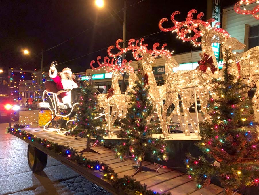 Arthur parade celebrates Christmas season