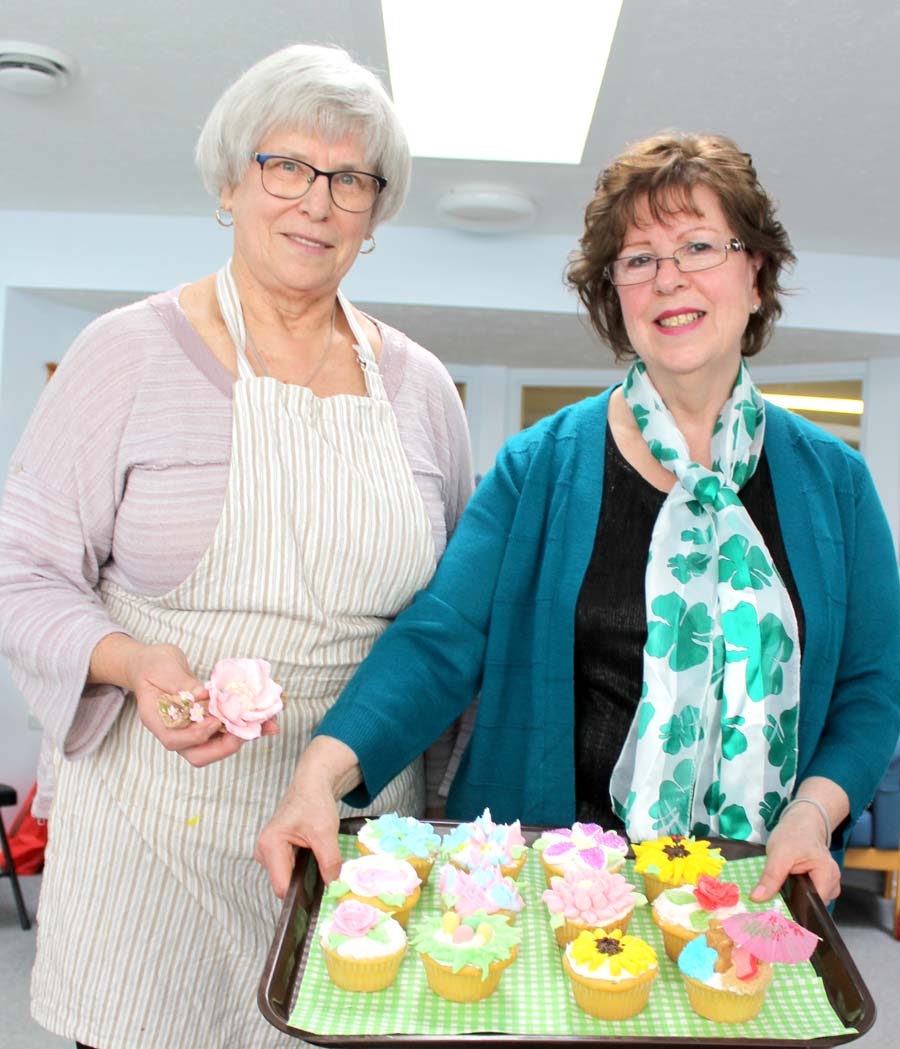 Seniors learn about cupcake making