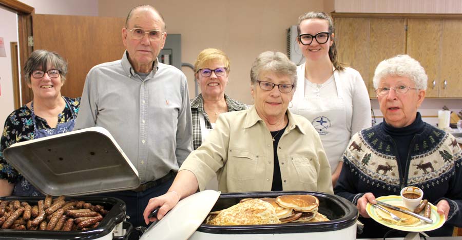 Knox volunteers provide pancake supper