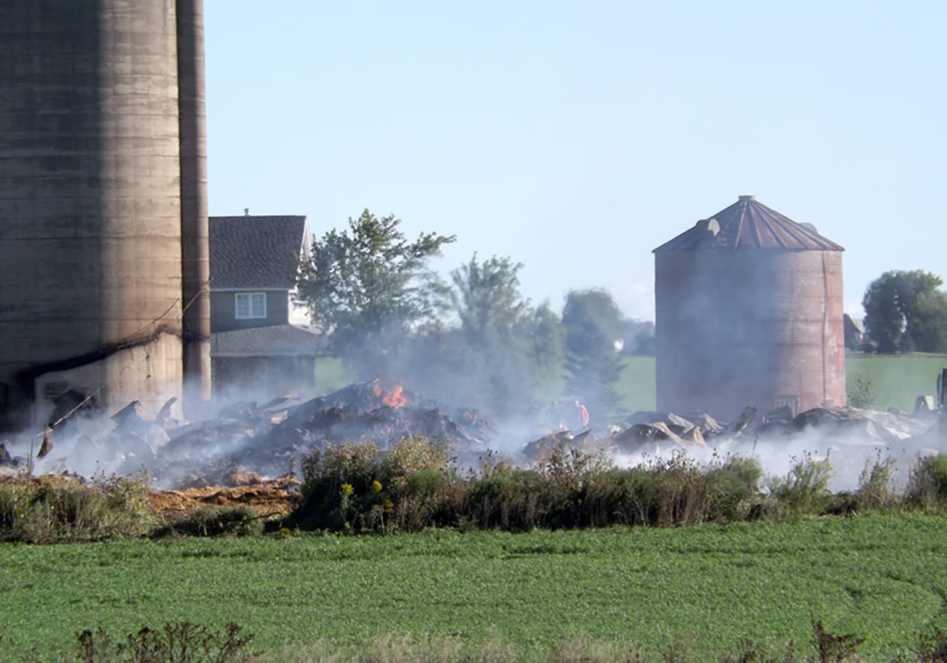 Fire destroys barn in Mapleton