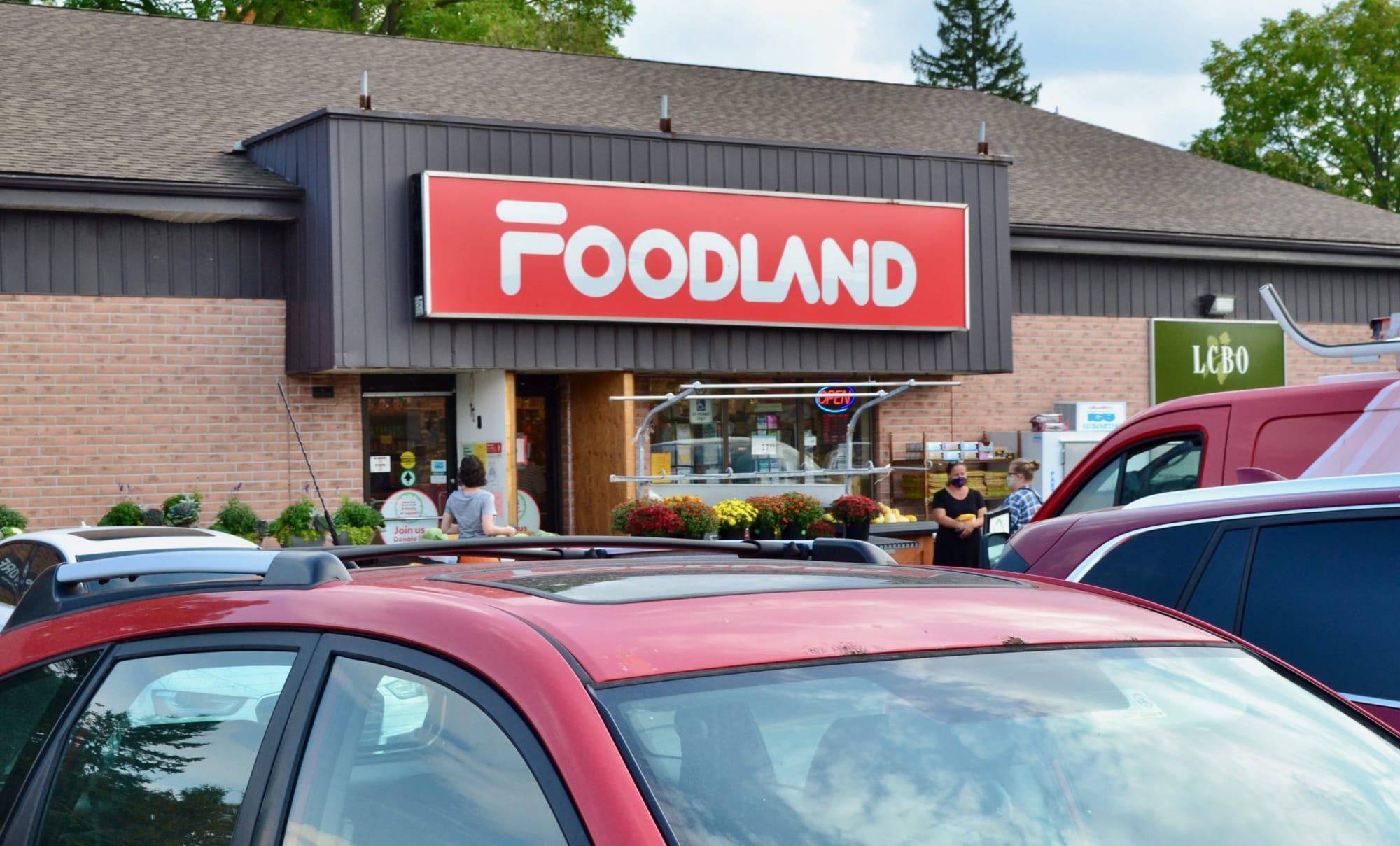 Council allows Rockwood Foodland to keep its storage containers on site for three years