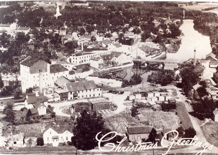 Drug store’s Christmas card provides view of compact Elora