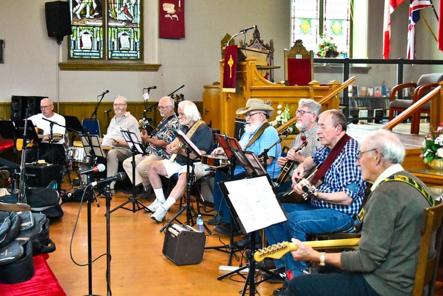 Elora No Name Band performs at Knox Presbyterian