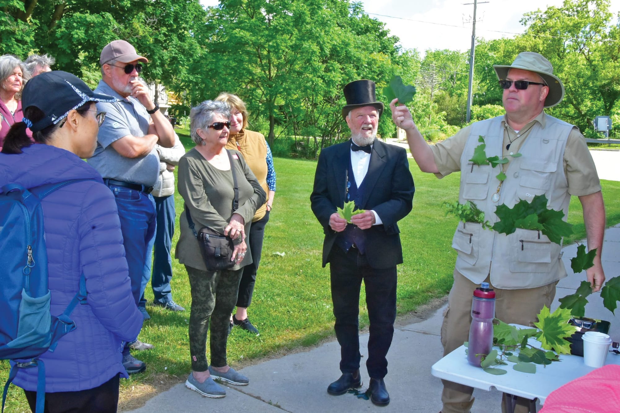 Neighbourwoods Organization leads educational walk