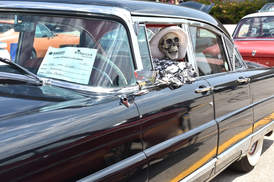 Alma car show stops traffic at community centre