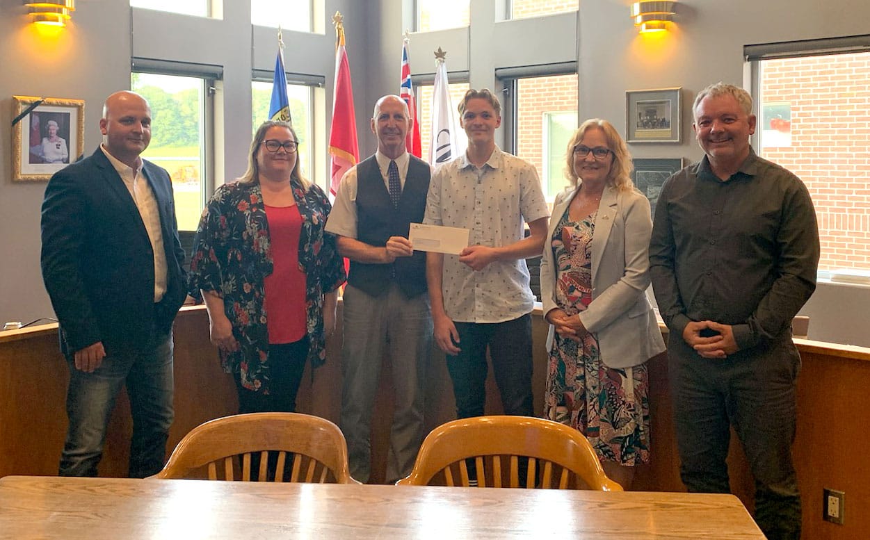 Mapleton council awards $250 athletic bursary