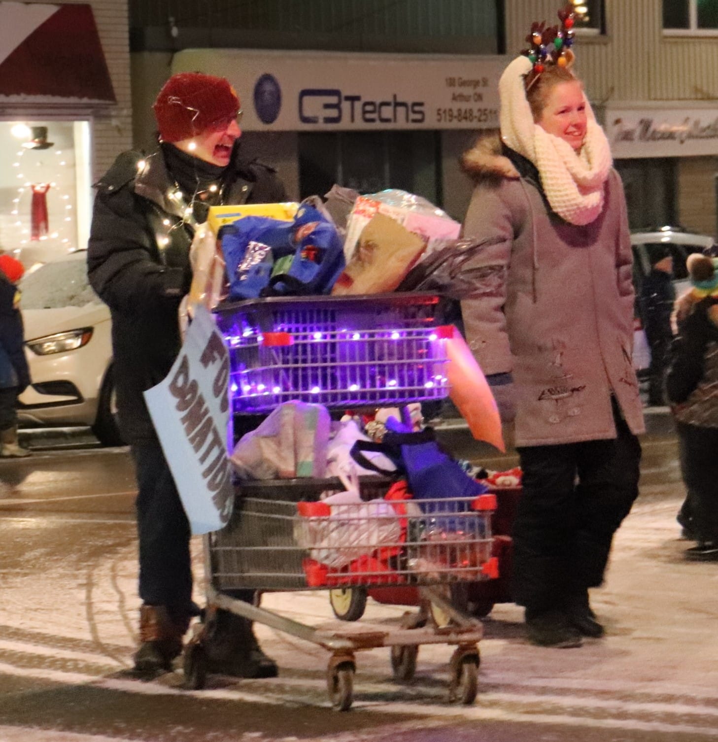 Arthur community lined streets for Santa Claus parade